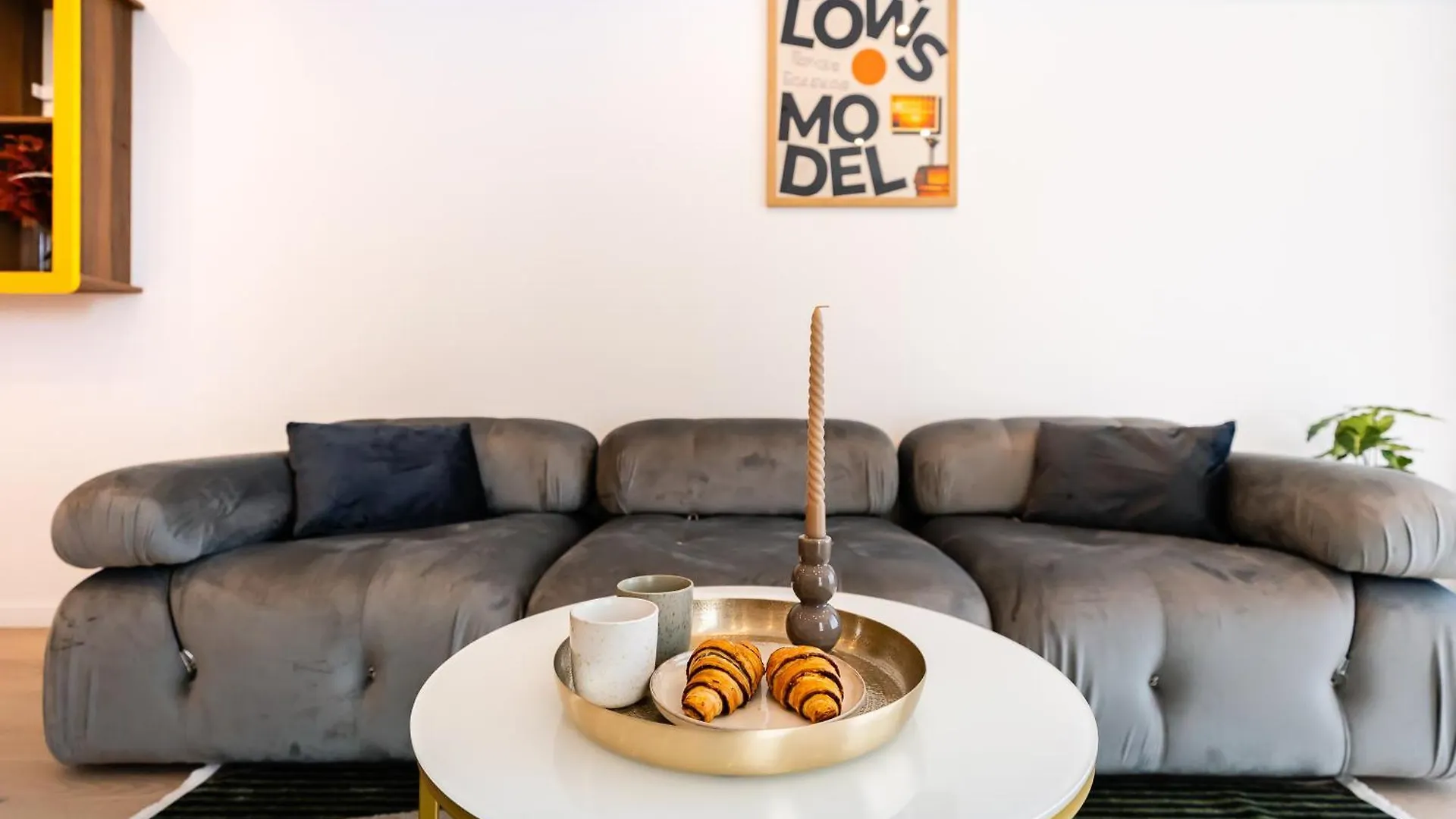 Apartment Roots One - Lakeview Escape With Balcony & Parking Bucharest