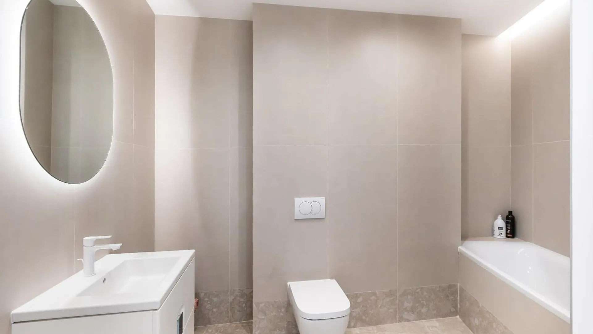 Apartment Roots One - Lakeview Escape With Balcony & Parking Bucharest