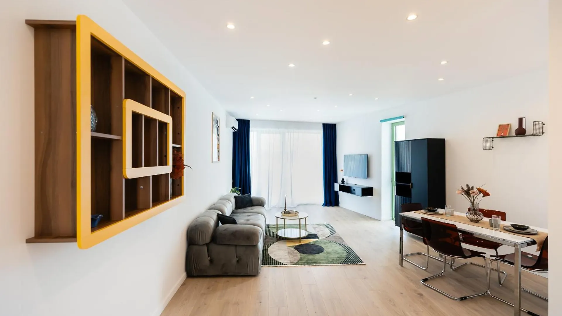 Apartment Roots One - Lakeview Escape With Balcony & Parking Bucharest