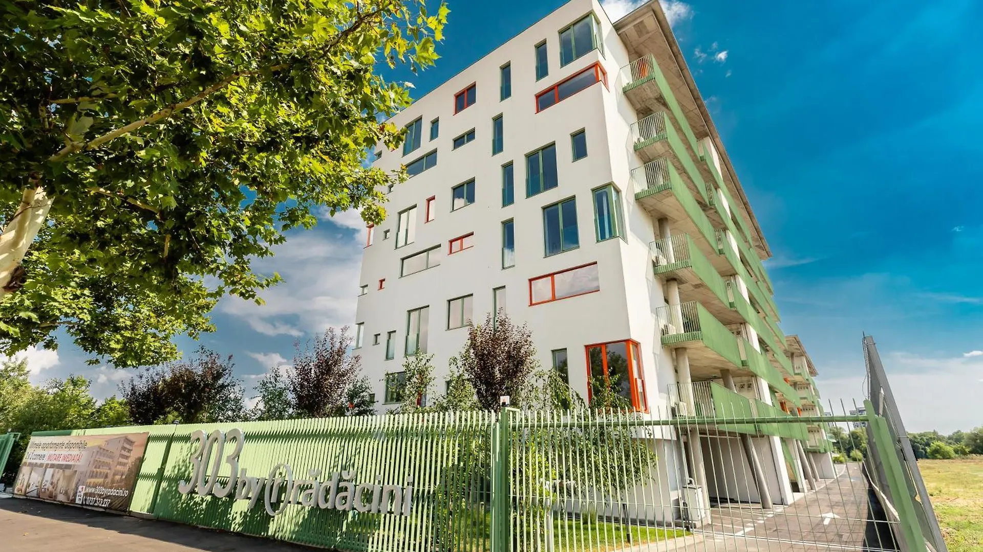 Roots One - Lakeview Escape With Balcony & Parking Bucharest Apartment