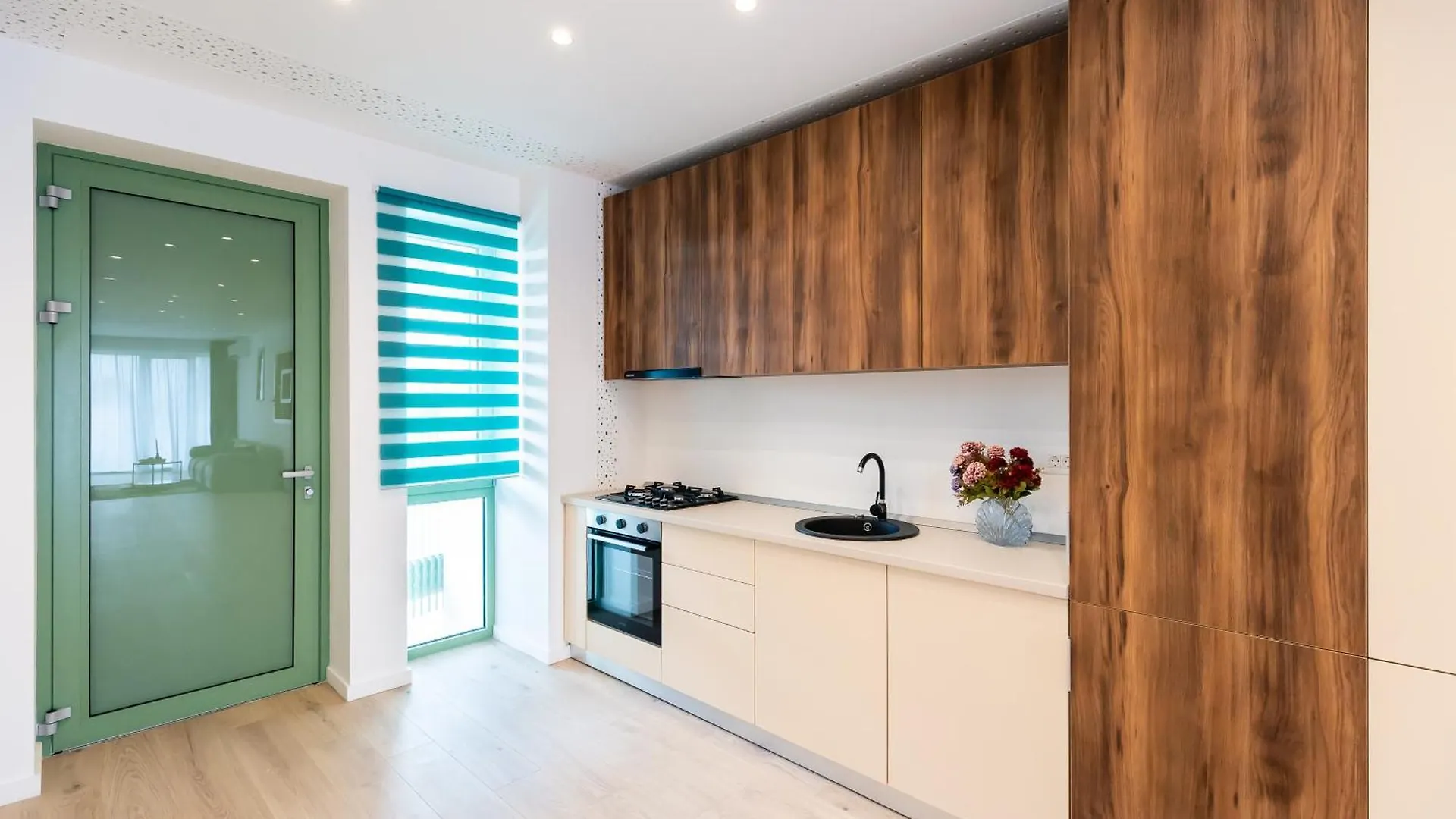 Roots One - Lakeview Escape With Balcony & Parking Bucharest Apartment