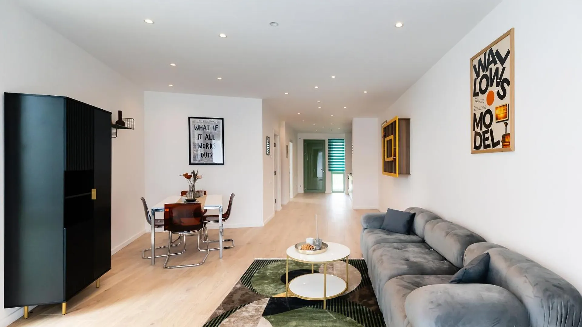 Roots One - Lakeview Escape With Balcony & Parking location