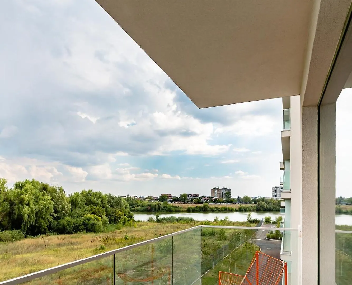Apartment Roots One - Lakeview Escape With Balcony & Parking Bucharest Romania